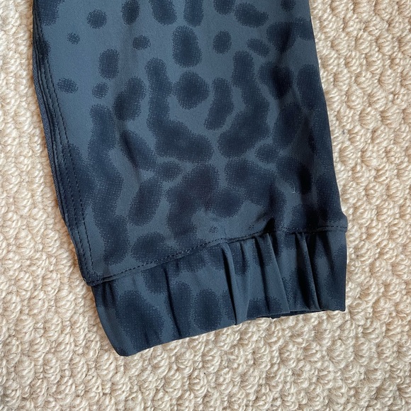 Lululemon Relaxed Shirt; 19 inches from underarm to underarm. - Picture 4 of 8